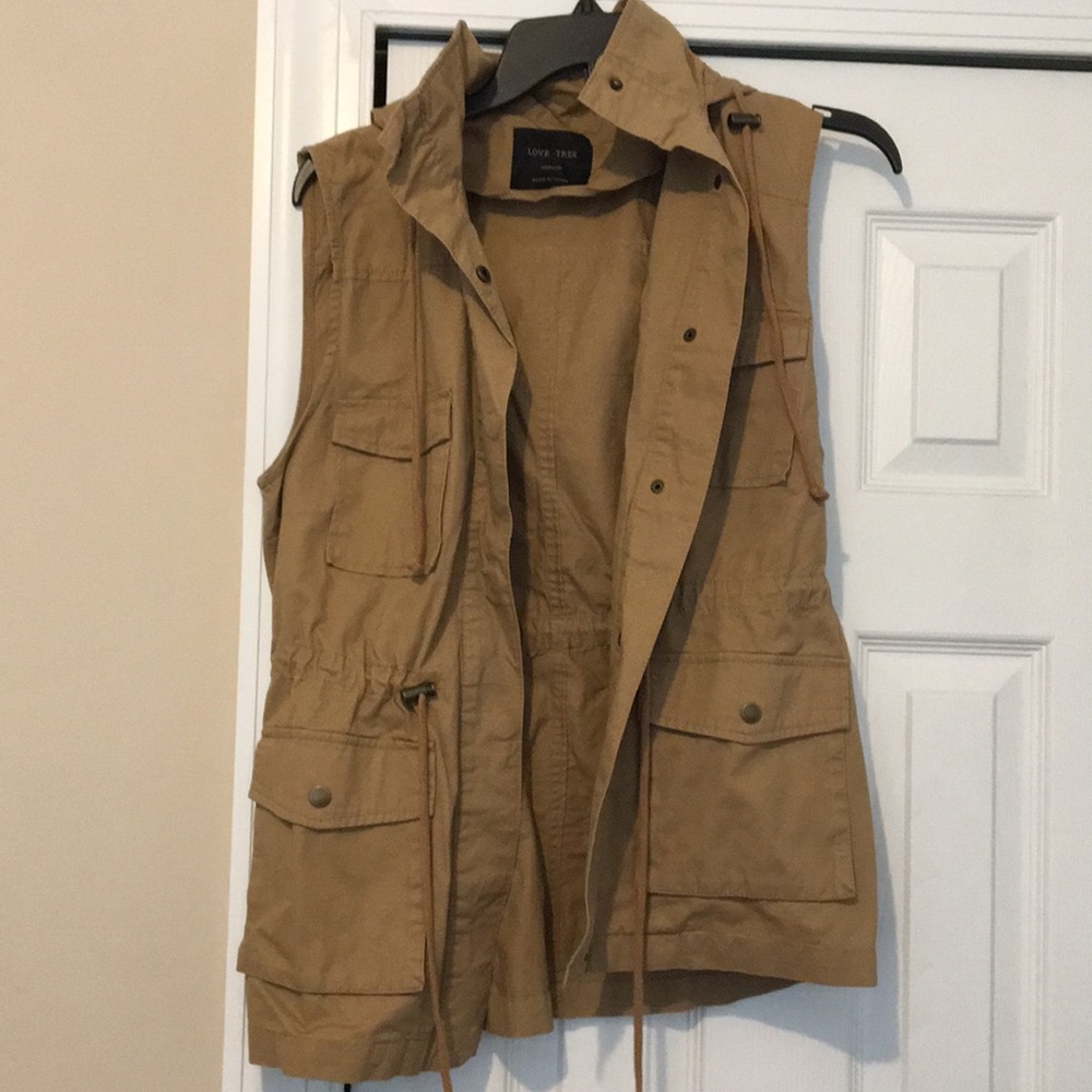 Hooded, cinch waist utility vest
